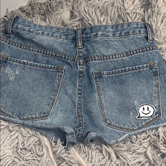 Forever 21 Pow Patch Denim Jean Shorts Size 26 - Picture 4 of 7